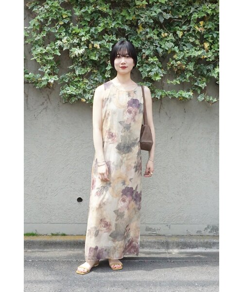 SHENERY(シーナリー)の「【Her Edit】フラワーパターンワンピース(ワンピース・レディース・ベージュ・36/38)」の1枚目の写真
