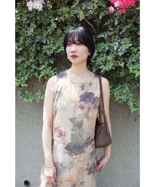 SHENERY(シーナリー)の「【Her Edit】フラワーパターンワンピース(ワンピース・レディース・ベージュ・36/38)」の3枚目の写真