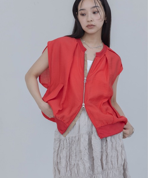 Eimee Law(エイミーロウ)の「ケープレイヤーZIPシアージレ(ベスト・レディース・ブラック/ダークブラウン/レッド/オフホワイト・FREE)」の4枚目の写真