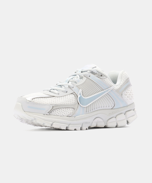 NIKE(ナイキ)の「NIKE W ZOOM VOMERO 5 IB8929-001(スニーカー・レディース・ブルー系その他・25cm/24.5cm/24cm/23cm)」の2枚目の写真