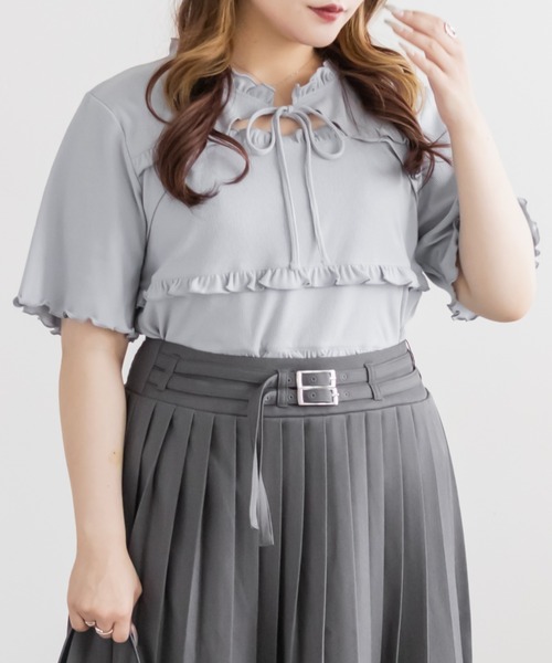 CLETTE（クレット）の「CLETTEオリジナルデコルテリボンフリルトップス（Tシャツ/カットソー・レディース・レッド/ブラック/ブルー・4L/3L/LL）」の2枚目の写真