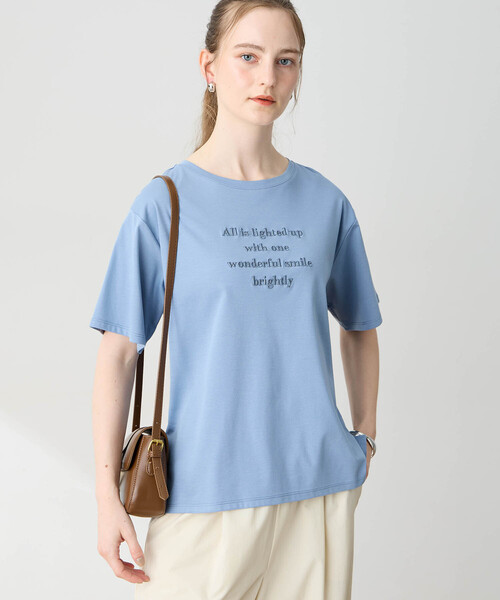 LE SOUK HOLIDAY(ルスークホリデー)の「シルケットスムース刺しゅうロゴTシャツ【接触冷感・吸水速乾・綿100%】(Tシャツ/カットソー・レディース・サックスブルー/オフホワイト・M/L)」の2枚目の写真