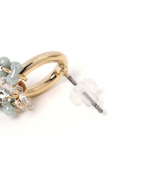 GLOBAL WORK（グローバルワーク）の「MADE IN JAPAN/チェコビーズＭピアス/898969（ピアス（両耳用）・レディース・ホワイト/ライトブルー/ベージュ・FREE）」の4枚目の写真