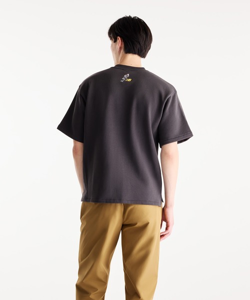 NEW BALANCE(ニューバランス)の「大谷翔平シグネチャーヘンリーネックショートスリーブTシャツ(Tシャツ/カットソー・メンズ・アイボリー/チャコールグレー/ダークグリーン・SMALL/MEDIUM/LARGE/X-LARGE/XX-LARGE/XXX-LARGE)」の12枚目の写真