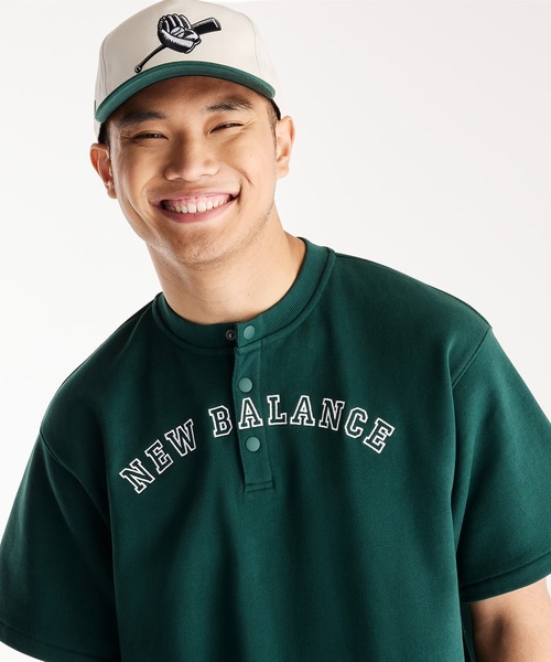 NEW BALANCE(ニューバランス)の「大谷翔平シグネチャーヘンリーネックショートスリーブTシャツ(Tシャツ/カットソー・メンズ・アイボリー/チャコールグレー/ダークグリーン・SMALL/MEDIUM/LARGE/X-LARGE/XX-LARGE/XXX-LARGE)」の19枚目の写真