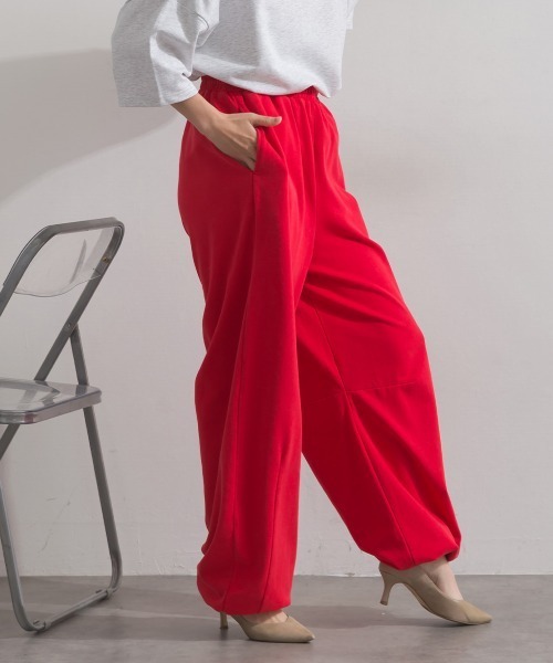enhaut(アンオート)の「裏毛ケミカルパウダー加工 スウェット バレルレッグ パンツ(スウェットパンツ・レディース・オートミール/チャコールグレー/レッド・FREE)」の13枚目の写真
