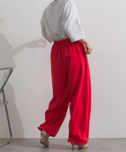 enhaut(アンオート)の「裏毛ケミカルパウダー加工 スウェット バレルレッグ パンツ(スウェットパンツ・レディース・オートミール/チャコールグレー/レッド・FREE)」の14枚目の写真