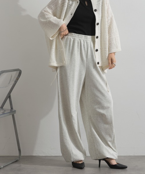enhaut(アンオート)の「裏毛ケミカルパウダー加工 スウェット バレルレッグ パンツ(スウェットパンツ・レディース・オートミール/チャコールグレー/レッド・FREE)」の20枚目の写真