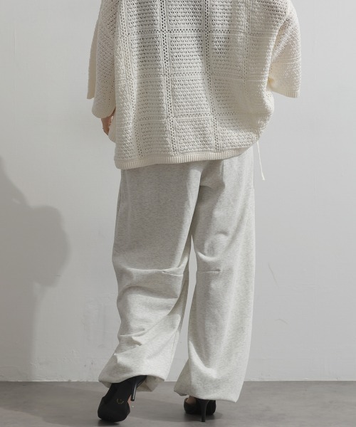 enhaut(アンオート)の「裏毛ケミカルパウダー加工 スウェット バレルレッグ パンツ(スウェットパンツ・レディース・オートミール/チャコールグレー/レッド・FREE)」の22枚目の写真