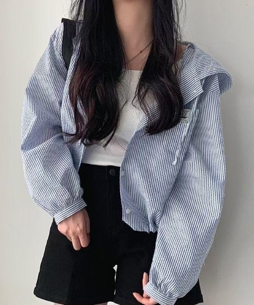 Achic(アシック)の「【日差し・冷房対策】ストライプ柄フード付きシャツブルゾン(ブルゾン・レディース・ブルー・M)」の2枚目の写真