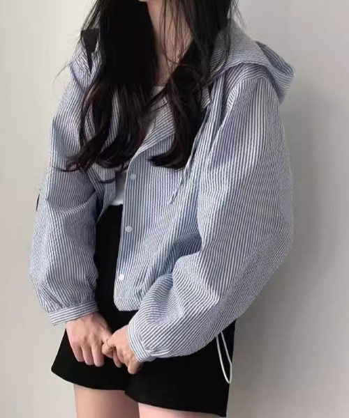 Achic(アシック)の「【日差し・冷房対策】ストライプ柄フード付きシャツブルゾン(ブルゾン・レディース・ブルー・M)」の4枚目の写真