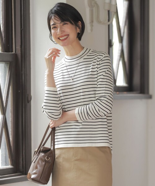 J.PRESS（ジェイプレス）の「【人気定番アイテム・シーンレスに活躍・WEB限定カラーあり】PRINCE ハイネック ニット（ニット/セーター・レディース・ホワイト系/ローズ系/ピーコックグリーン系/ホワイト系1/ブラック系/ブラウン系1/ダークブラウン系/ベージュ系/ライトグレー系・MEDIUM/LARGE）」の2枚目の写真