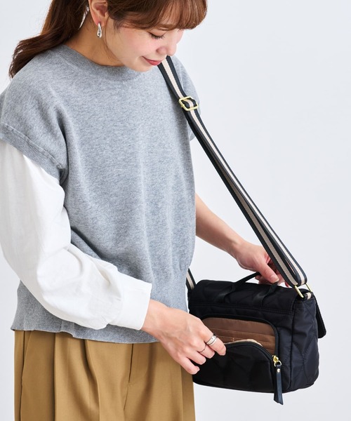LIZDAYS(リズデイズ)の「【撥水/お財布機能/500mlペットボトル収納】フラップショルダーバッグ(ショルダーバッグ・レディース・ダークグレー/ブラック/グレイッシュベージュ/ナチュラル/スモーキーグリーン系・FREE)」の13枚目の写真