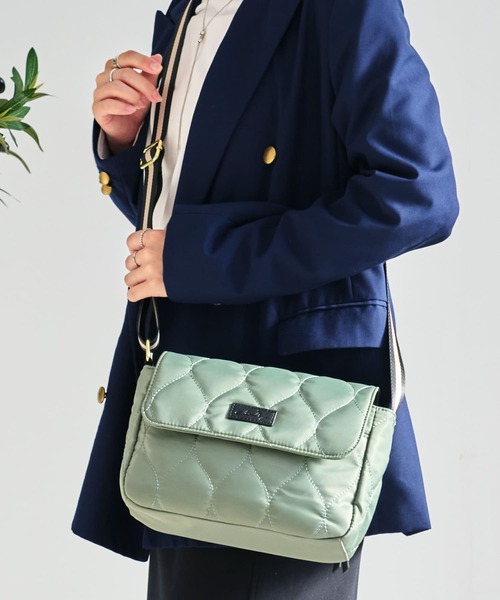 LIZDAYS(リズデイズ)の「【撥水/お財布機能/500mlペットボトル収納】フラップショルダーバッグ(ショルダーバッグ・レディース・ダークグレー/ブラック/グレイッシュベージュ/ナチュラル/スモーキーグリーン系・FREE)」の18枚目の写真