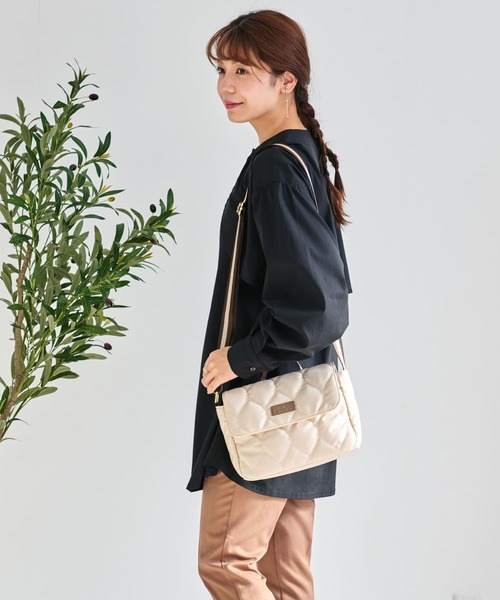 LIZDAYS(リズデイズ)の「【撥水/お財布機能/500mlペットボトル収納】フラップショルダーバッグ(ショルダーバッグ・レディース・ダークグレー/ブラック/グレイッシュベージュ/ナチュラル/スモーキーグリーン系・FREE)」の20枚目の写真