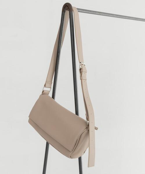 URBAN RESEARCH Sonny Label(アーバンリサーチサニーレーベル)の「フラップショルダーバッグ(ショルダーバッグ・レディース・ブラック/アイボリー/グレー系その他・ONE)」の3枚目の写真