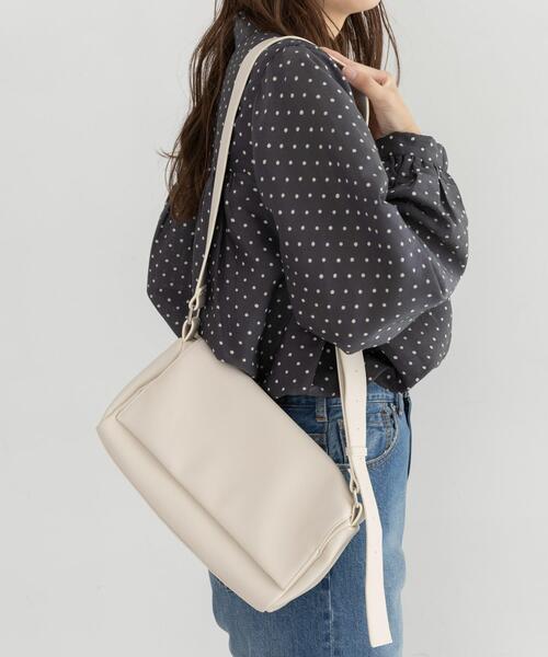 URBAN RESEARCH Sonny Label(アーバンリサーチサニーレーベル)の「フラップショルダーバッグ(ショルダーバッグ・レディース・ブラック/アイボリー/グレー系その他・ONE)」の4枚目の写真