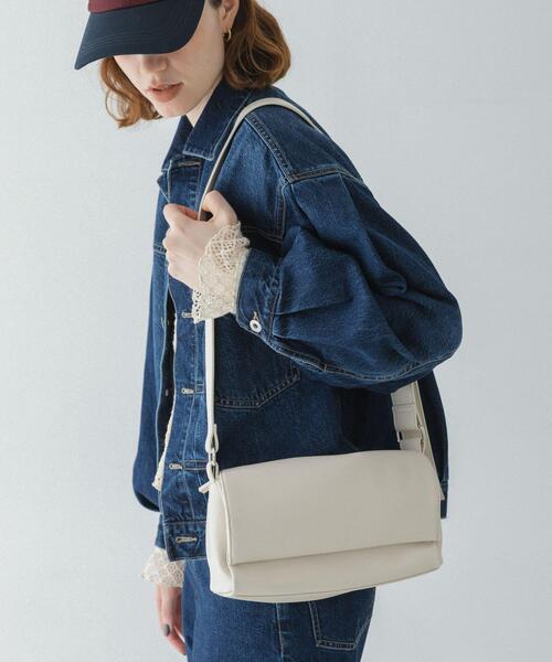 URBAN RESEARCH Sonny Label(アーバンリサーチサニーレーベル)の「フラップショルダーバッグ(ショルダーバッグ・レディース・ブラック/アイボリー/グレー系その他・ONE)」の5枚目の写真
