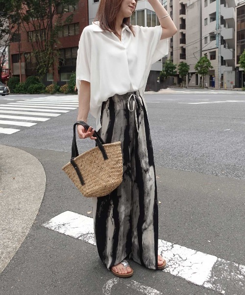 CORNERS(コーナーズ)の「アートストライプ柄ワイドパンツ(その他パンツ・レディース・ブラック/ブラック×グレー/ブラック系その他・M)」の3枚目の写真