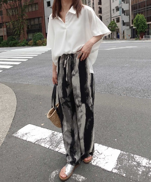 CORNERS(コーナーズ)の「アートストライプ柄ワイドパンツ(その他パンツ・レディース・ブラック/ブラック×グレー/ブラック系その他・M)」の6枚目の写真