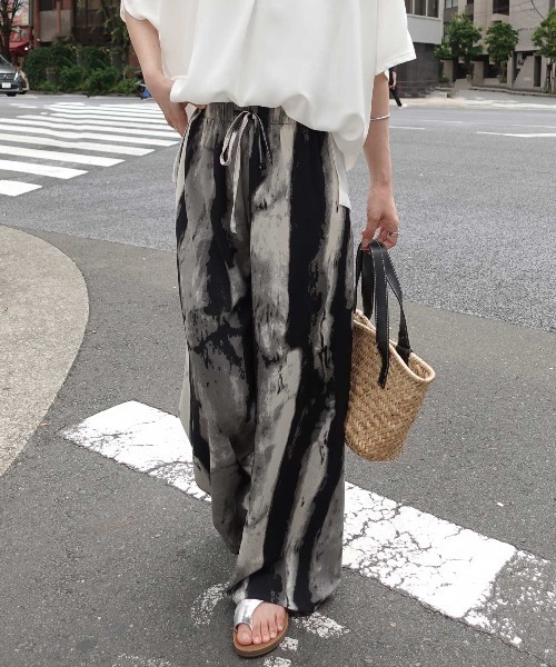 CORNERS(コーナーズ)の「アートストライプ柄ワイドパンツ(その他パンツ・レディース・ブラック/ブラック×グレー/ブラック系その他・M)」の9枚目の写真