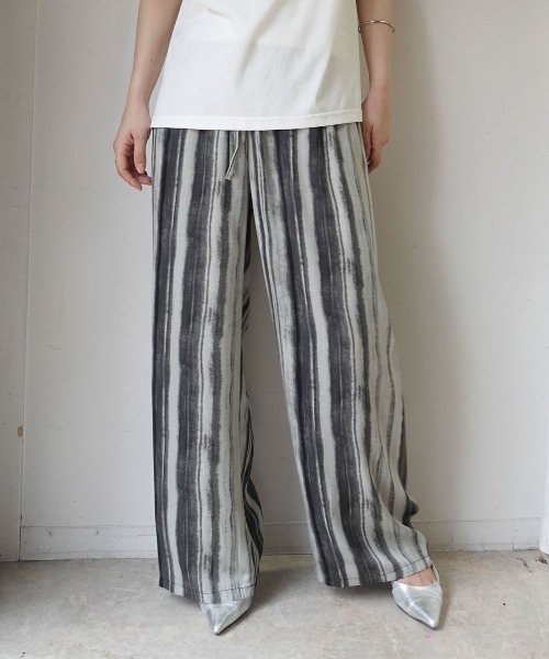 CORNERS(コーナーズ)の「アートストライプ柄ワイドパンツ(その他パンツ・レディース・ブラック/ブラック×グレー/ブラック系その他・M)」の11枚目の写真