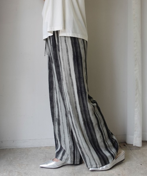 CORNERS(コーナーズ)の「アートストライプ柄ワイドパンツ(その他パンツ・レディース・ブラック/ブラック×グレー/ブラック系その他・M)」の13枚目の写真