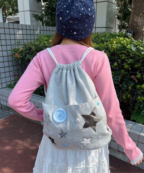 WC(ダブル シー)の「アソートボタンパッチワークナップサック(バックパック/リュック・レディース・グレー/ピンク・FREE)」の4枚目の写真
