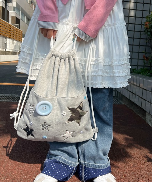 WC(ダブル シー)の「アソートボタンパッチワークナップサック(バックパック/リュック・レディース・グレー/ピンク・FREE)」の16枚目の写真
