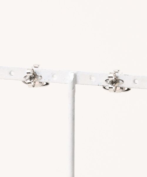 Vivienne Westwood（ヴィヴィアンウエストウッド）の「ALLIE EARRINGS（イヤリング・レディース・ライトブラウン・FREE）」の2枚目の写真