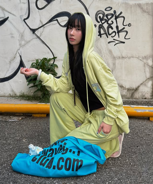 WAVEGIRL（ウェーブガール）の「Saint Zip Hoodie (3color)（パーカー・レディース・ライトグレー/ブラック/ライトグリーン・FREE）」の4枚目の写真