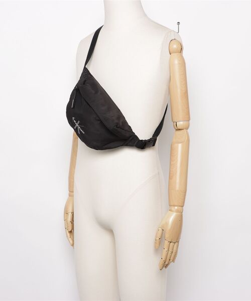 Calvin Klein(カルバン・クライン)の「【Calvin Klein / カルバン・クライン】BOLD WAISTBAG ロゴ ウエストバッグ(ボディバッグ/ウエストポーチ・メンズ・ブラック・FREE)」の13枚目の写真