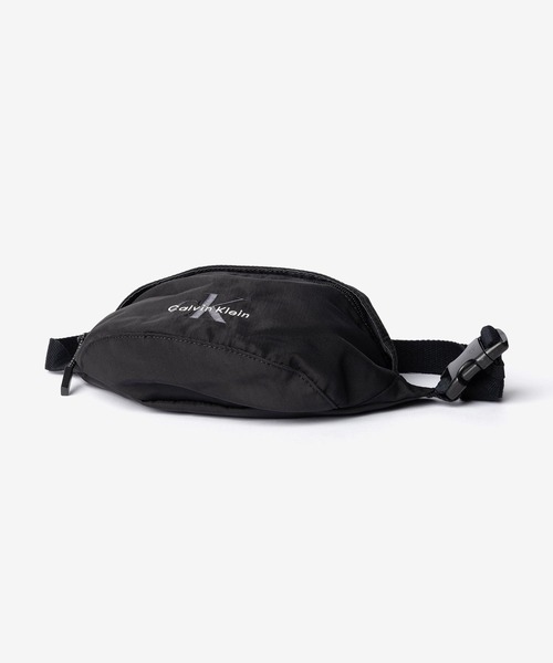 Calvin Klein(カルバン・クライン)の「【Calvin Klein / カルバン・クライン】BOLD WAISTBAG ロゴ ウエストバッグ(ボディバッグ/ウエストポーチ・メンズ・ブラック・FREE)」の4枚目の写真