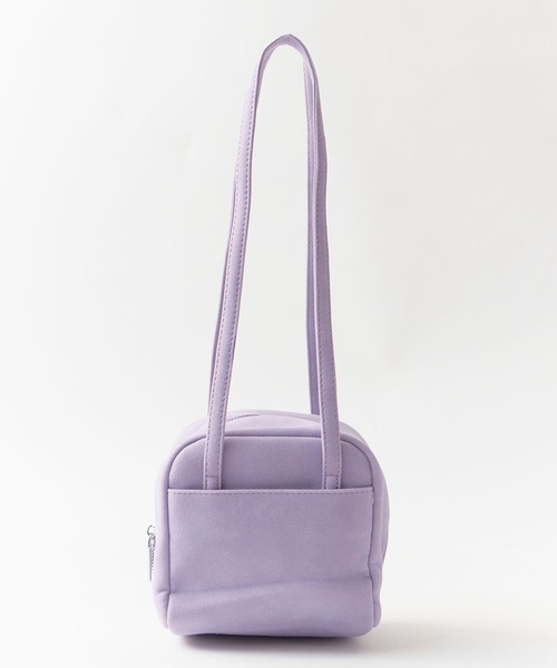 Chick(チック)の「Round Faux Leather Mini Handbag / ラウンド型 フェイクレザーミニ ハンドバッグ レディース コンパクト ガーリー フェミニン 2026年 夏 夏服(ショルダーバッグ・レディース・パープル/ブルー/イエロー/ピンク/グリーン・FREE)」の3枚目の写真