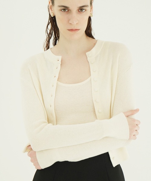 CLANE(クラネ)の「BUTTON CARDIGAN TANK SET(カーディガン/ボレロ・レディース・レッド/アイボリー/ブラウン/グレー・1/2)」の11枚目の写真