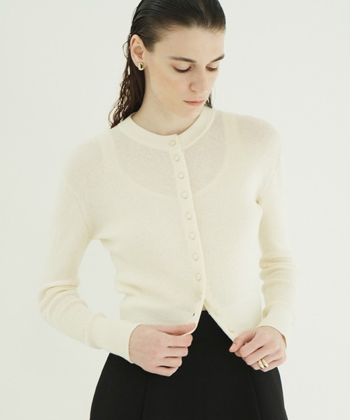 CLANE(クラネ)の「BUTTON CARDIGAN TANK SET(カーディガン/ボレロ・レディース・レッド/アイボリー/ブラウン/グレー・1/2)」の6枚目の写真