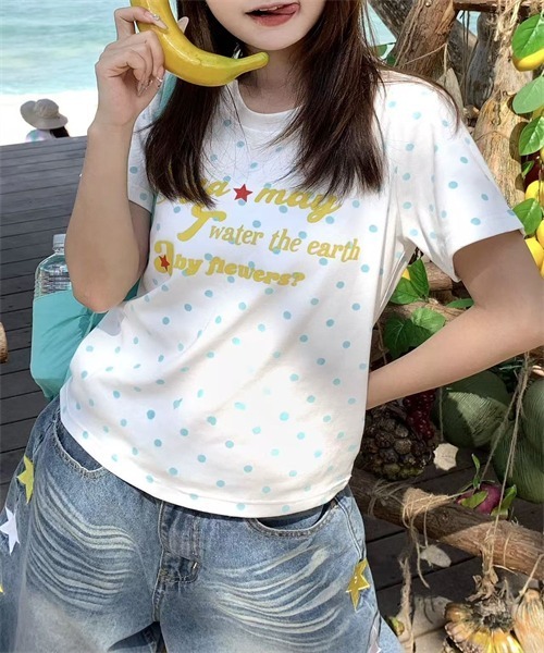 Dream garden(ドリームガーデン)の「ドット柄 クルーネック英語プリントTシャツ 半袖 Y2K(Tシャツ/カットソー・レディース・ホワイト・S/M/L/XL)」の1枚目の写真