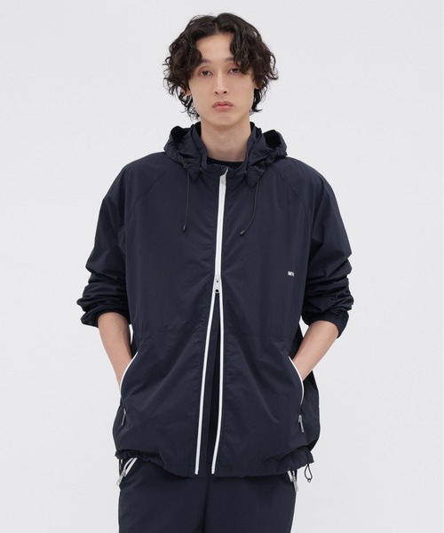MHL.(エムエイチエル)の「LIGHTWEIGHT NYLON POPLIN(ブルゾン・レディース・ネイビー・SMALL/MEDIUM/LARGE)」の7枚目の写真