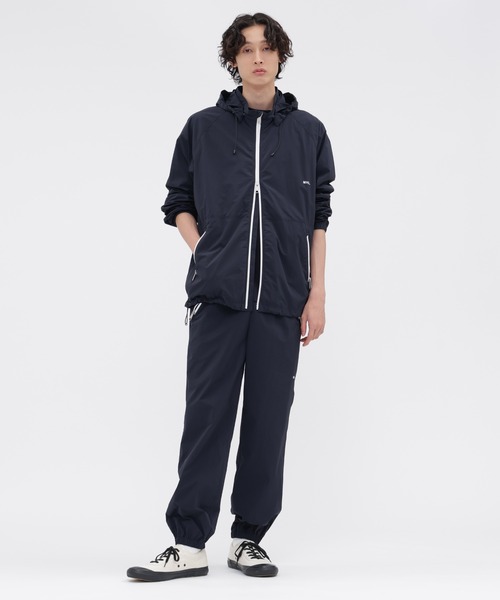 MHL.(エムエイチエル)の「LIGHTWEIGHT NYLON POPLIN(ブルゾン・レディース・ネイビー・SMALL/MEDIUM/LARGE)」の8枚目の写真