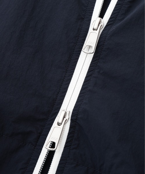 MHL.(エムエイチエル)の「LIGHTWEIGHT NYLON POPLIN(ブルゾン・レディース・ネイビー・SMALL/MEDIUM/LARGE)」の13枚目の写真