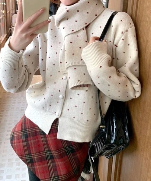SHEENA(シーナ)の「マフラーSETミニクロス柄ニットカーディガン(カーディガン/ボレロ・レディース・レッド/オフホワイト/グレー・M)」の13枚目の写真