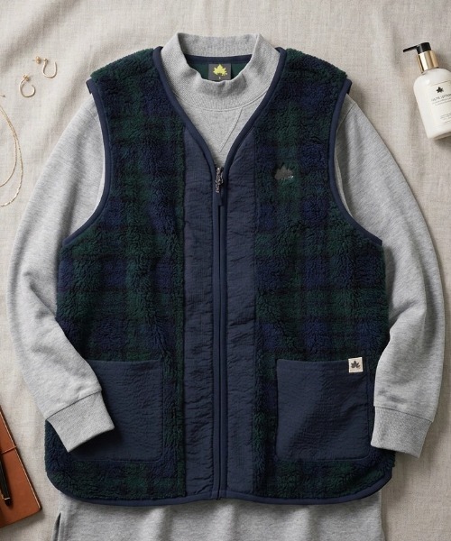LOGOS(ロゴス)の「2026AW LOGOS/ロゴス シープボア×カットボンディング 静電気抑止 ワンポイント刺繍 チェック ノーカラーベスト(ベスト・レディース・ブラウン/ネイビー/レッド・LL/L/M)」の2枚目の写真