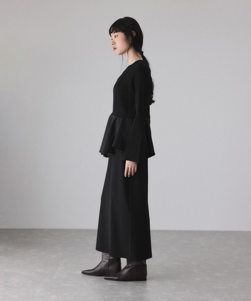 ADAM ET ROPE'(アダムエロペ)の「【定番】・【サステナブル】ペプラムコンビニットワンピース / オケージョン対応(ワンピース・レディース・ブラック/オフホワイト・FREE)」の5枚目の写真