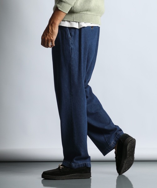 The DUFFER of ST.GEORGE(ザダファーオブセントジョージ)の「SOFT DENIM TUCK TROUSERS:ソフトデニム タック トラウザーズ / デニムスラックス(スラックス・メンズ・インディゴブルー/ライトインディゴブルー・SMALL/X-LARGE/LARGE/MEDIUM)」の8枚目の写真