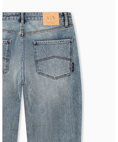 ARMANI EXCHANGE(アルマーニエクスチェンジ)の「【A|X アルマーニ エクスチェンジ】ライトブルーウォッシュ ルーズテーパード デニムパンツ_J82 LOOSE TAPERED(デニムパンツ・メンズ・ブルー・29inch/28inch/33inch/32inch/31inch/30inch)」の3枚目の写真
