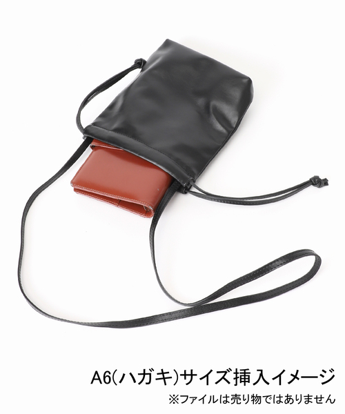 journal standard L'essage(ジャーナルスタンダードレサージュ)の「V'ESSENCE/ヴェッセンス 巾着ポシェット(ショルダーバッグ・レディース・ブラック/キャメル・FREE)」の18枚目の写真