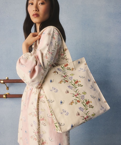 Cath Kidston(キャスキッドソン)の「ラージ ブックバッグ Flutter Stripe(トートバッグ・レディース・クリーム・FREE)」の1枚目の写真