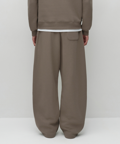 MUSINSA STANDARD（ムシンサスタンダード）の「起毛カーブスウェットパンツ [トープ]（スウェットパンツ・メンズ・その他・SMALL/MEDIUM/LARGE/X-LARGE/2XL）」の3枚目の写真