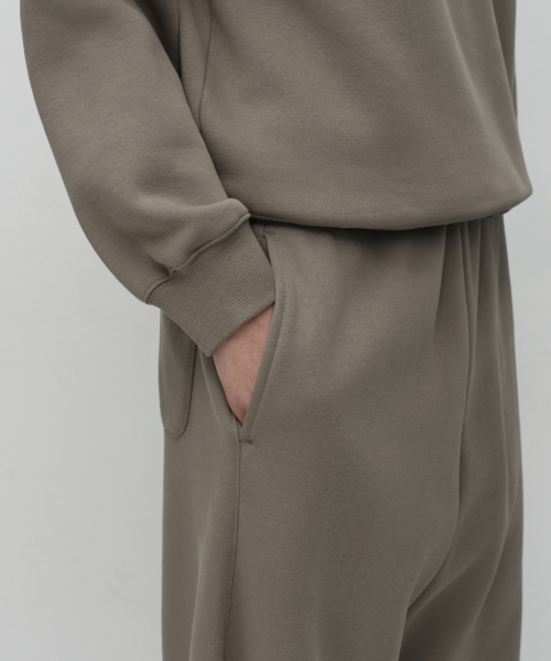 MUSINSA STANDARD（ムシンサスタンダード）の「起毛カーブスウェットパンツ [トープ]（スウェットパンツ・メンズ・その他・SMALL/MEDIUM/LARGE/X-LARGE/2XL）」の5枚目の写真