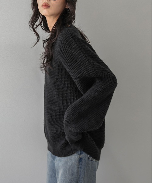 La-gemme(ラジェム)の「ワッフルニットプルオーバー/ゆったりシルエット/リラクシー(ニット/セーター・レディース・グレー/ピンク/ブラック/ベージュ・フリー)」の6枚目の写真